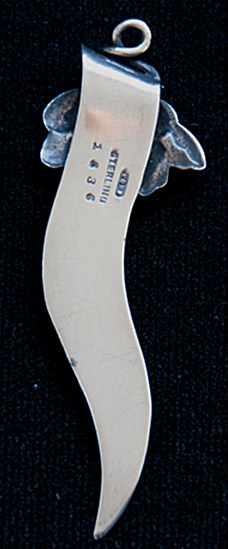 This bookmark was made in the US by Kohn. It is marked KOHN Sterling 1636. The top is a figural flower with a bud which makes the top blade of the clip. 