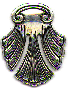This bookmark was made in the US by Reed and Barton. It is marked Reed and Barton Sterling. It is in the shape of a scallop shell. The date is 1920 - 1930.